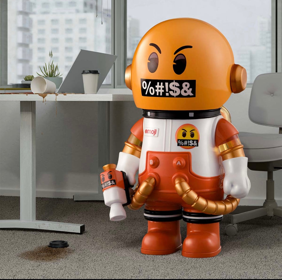 MEGA SPACE MOLLY 100% × emoji™ Series