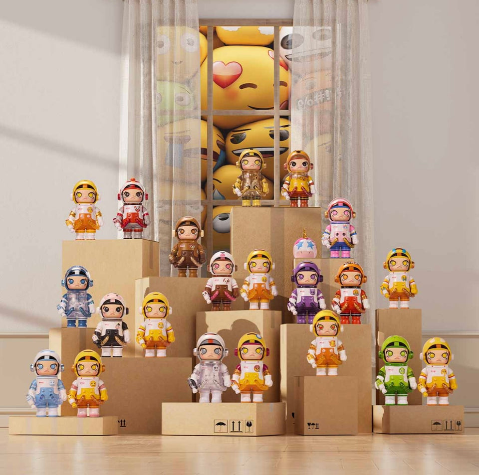 MEGA SPACE MOLLY 100% × emoji™ Series